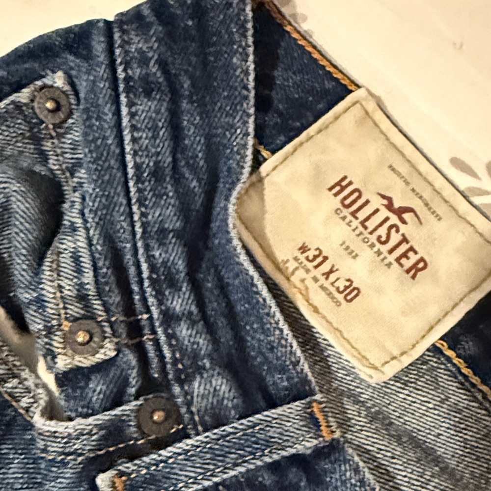 Hollister Men's Classic Blue Slim Straight Jeans